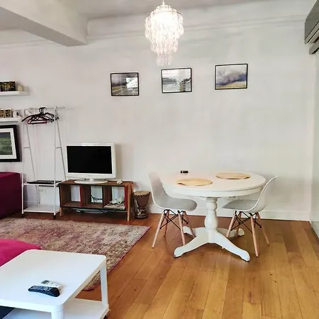 Old Town Bohemian With Garden View Balcony Apartment *