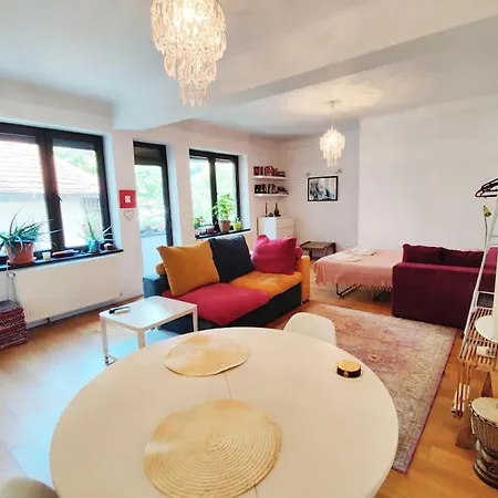 Διαμέρισμα Old Town Bohemian With Garden View Balcony Βουκουρέστι