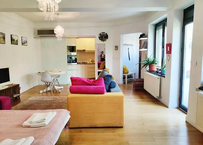 Old Town Bohemian With Garden View Balcony Бухарест