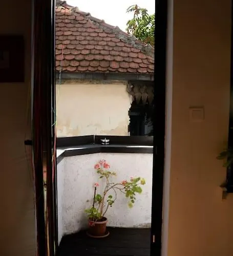 Old Town Bohemian With Garden View Balcony شقة