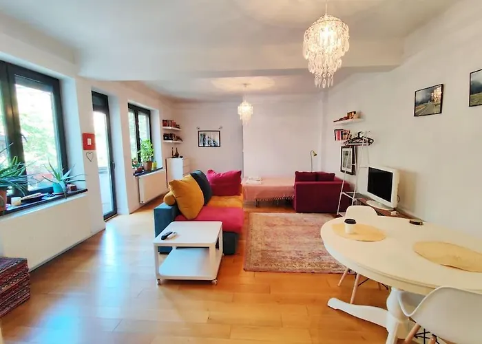 Old Town Bohemian With Garden View Balcony Apartman Bukarest