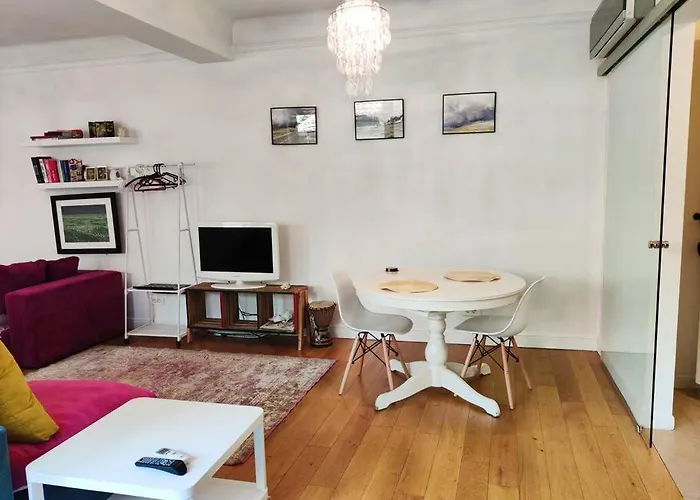 Old Town Bohemian With Garden View Balcony شقة *